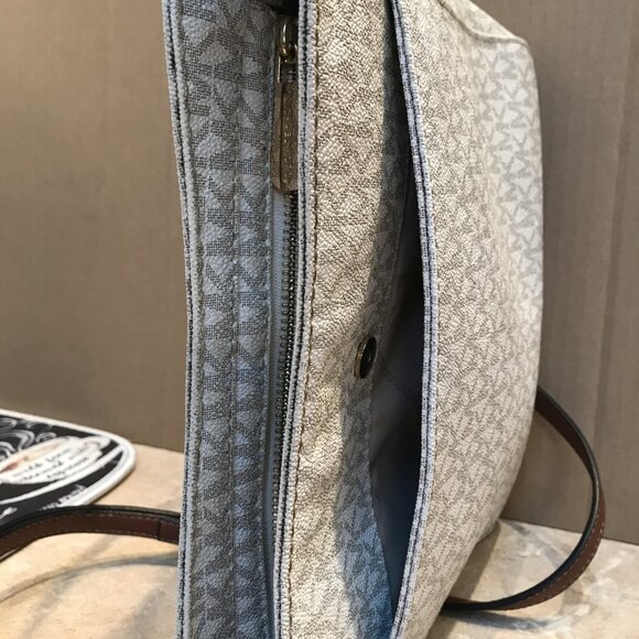 Michael Kors Jet Set Travel Large Shoulder Bag - Picture 12 of 15